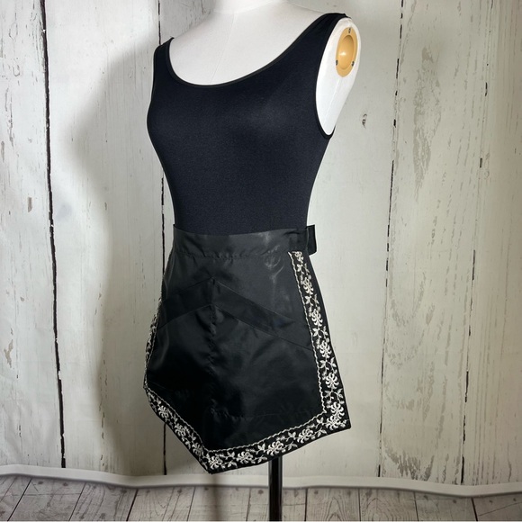 Vintage Queen Brand by Gruen Co. Cocktail Hostess Half Embroidered Apron - Picture 11 of 16